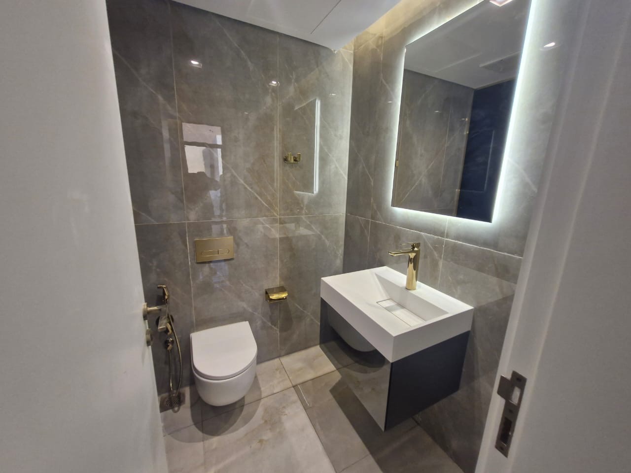 🏡 **Modern Luxury Villa for Sale in "Atual Roshn" - Elegant Design with Signature Touch of Elie Saab** 🌟